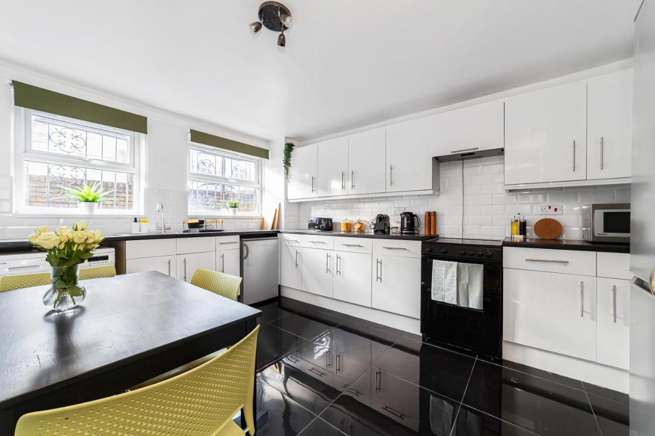 Arte - 3-bedroom Bright House London, Haggerston, Garden, Parking, 8 Min Walk To Haggerston Station, Weekly Or Monthly Stays, Serviced - 7 Guests *