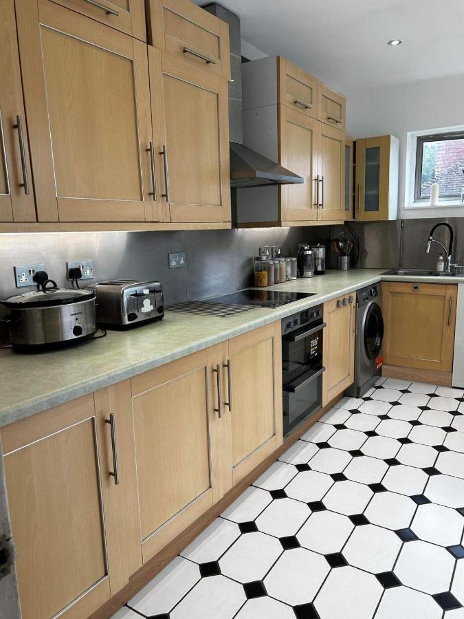 Don't Wake Me Up. South London. Sleeps 6 London