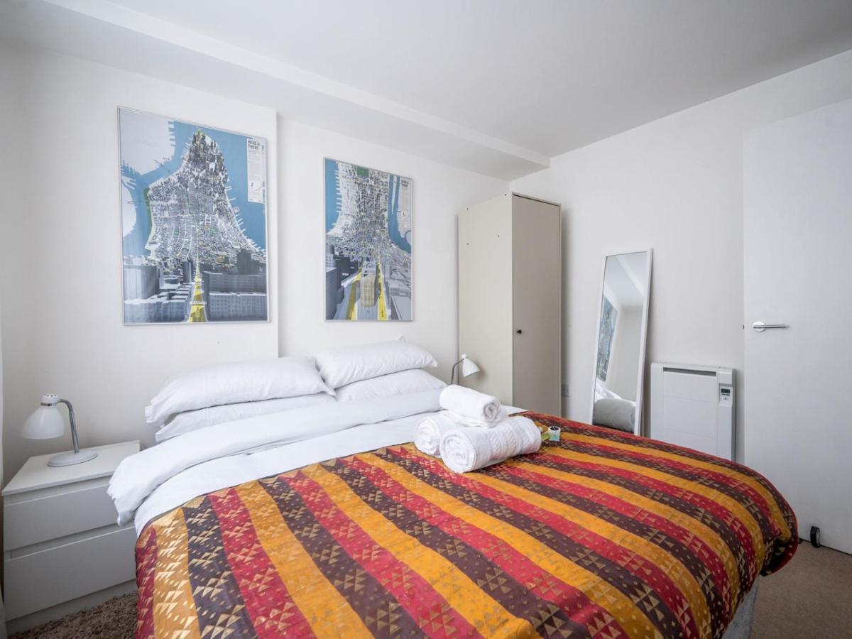 Cosy And Spacious Flat Near Bridge