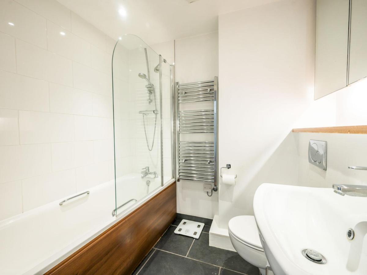 Cosy And Spacious Flat Near Bridge Apartment
