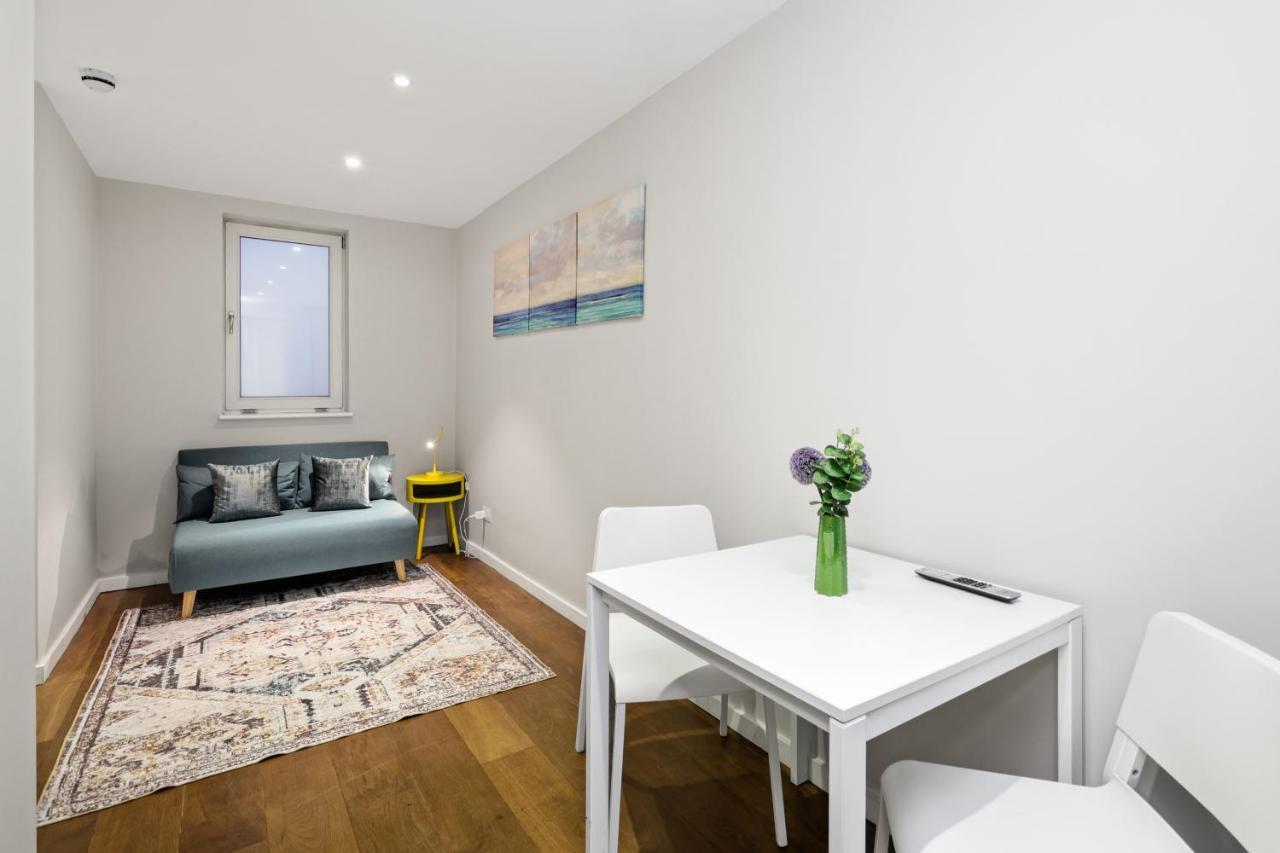 Apartment Spacious 1 Bedroom Flat London
