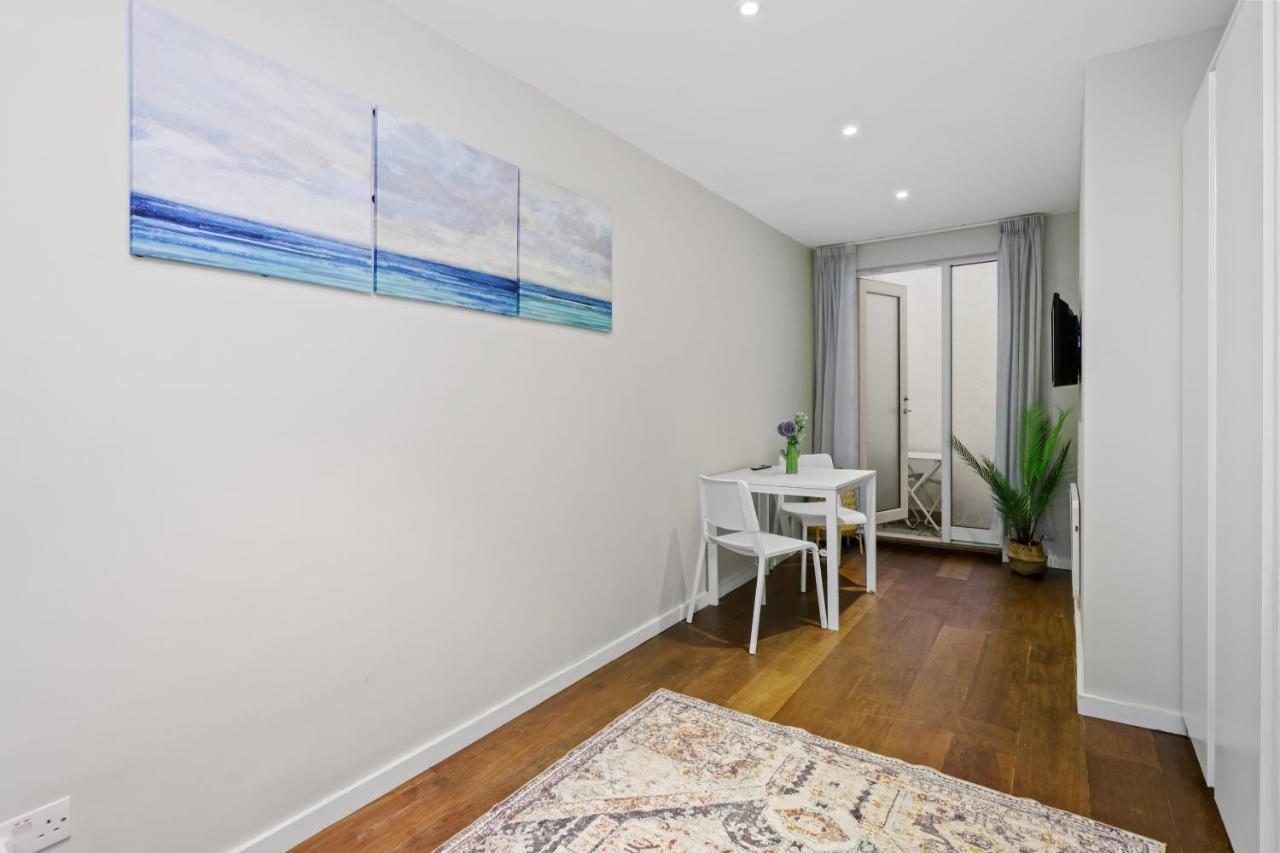 Apartment Spacious 1 Bedroom Flat *