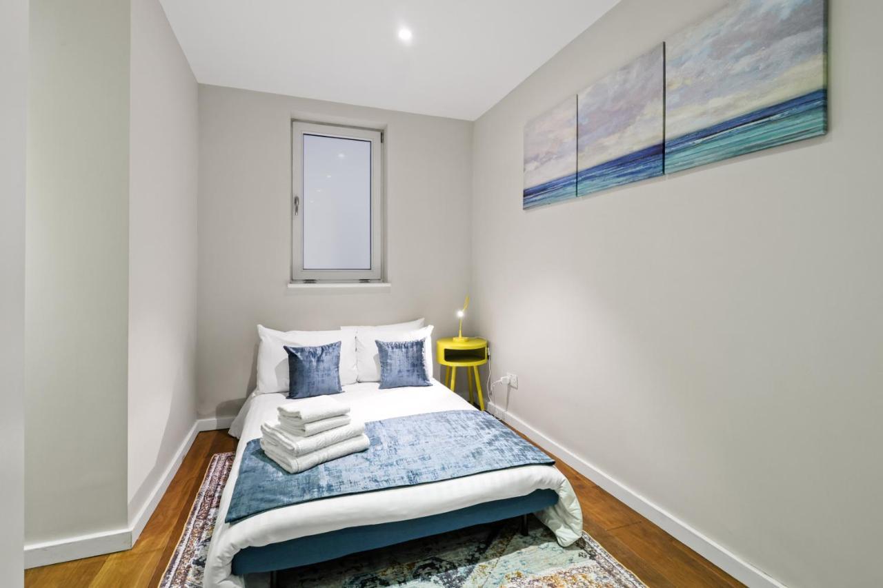 Spacious 1 Bedroom Flat Apartment *
