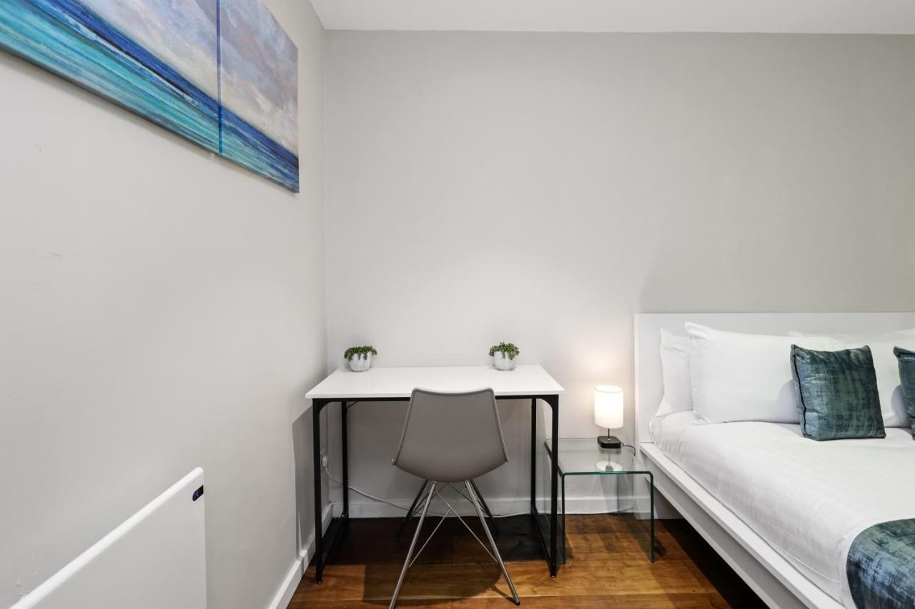 Apartment Spacious 1 Bedroom Flat *