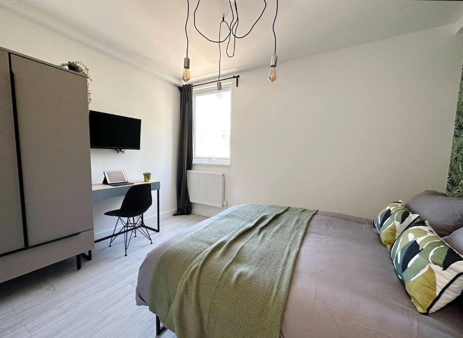 Chic 5-br, Ensuites With Tvs Holiday home *