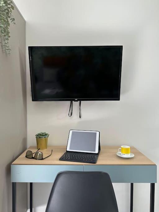 Holiday home Chic 5-br, Ensuites With Tvs *