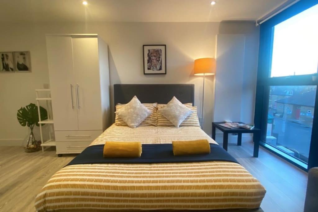 Shoreditch / Brick Lane - Studio *