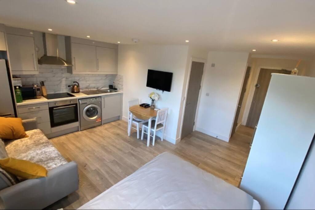Shoreditch / Brick Lane - Studio Apartment *