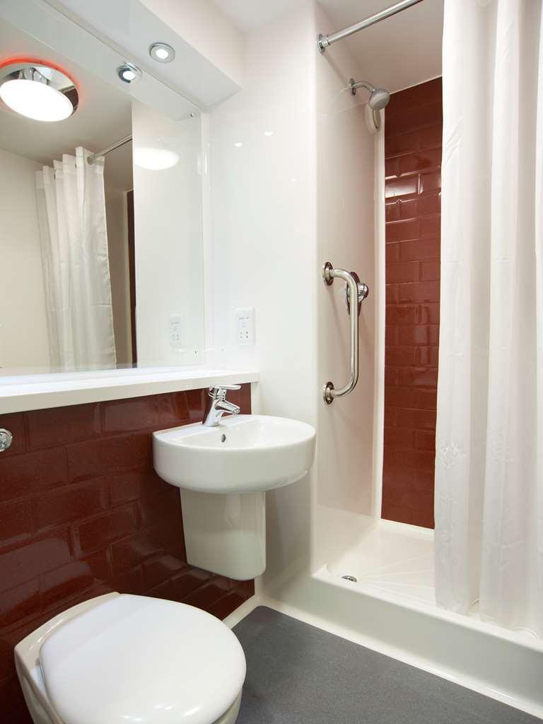 Travelodge Kingston Upon Thames 3*