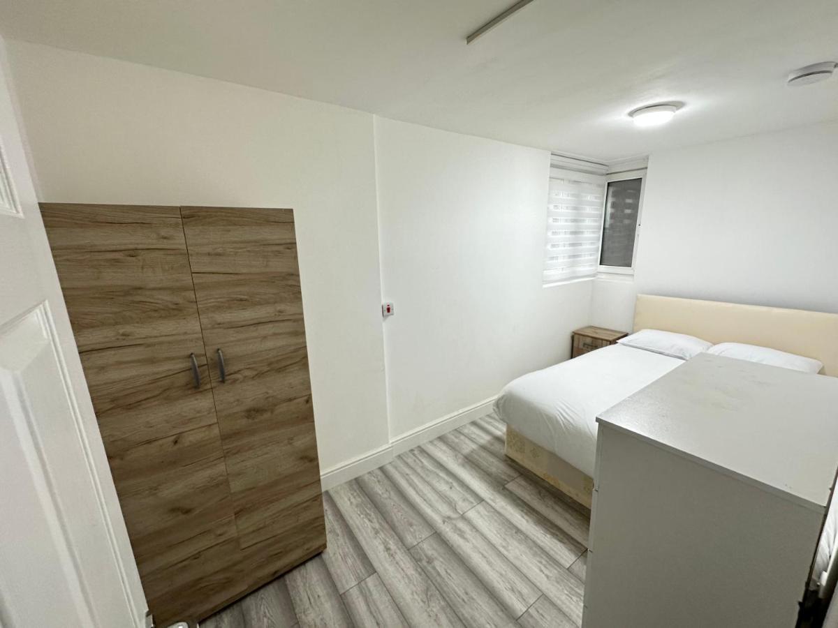 Apartment 3 Bedroom Bayswater