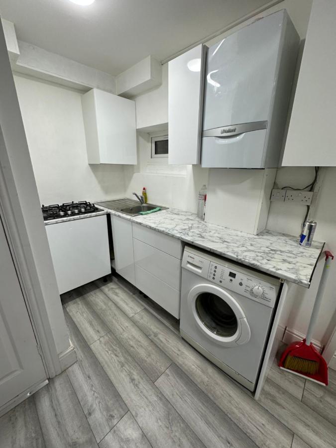 Apartment 3 Bedroom Bayswater