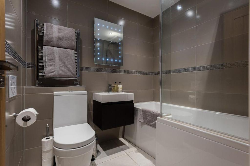 Exceptional Location And Top Floor Lovely 2 Bed Sleeps 6 Appartement *