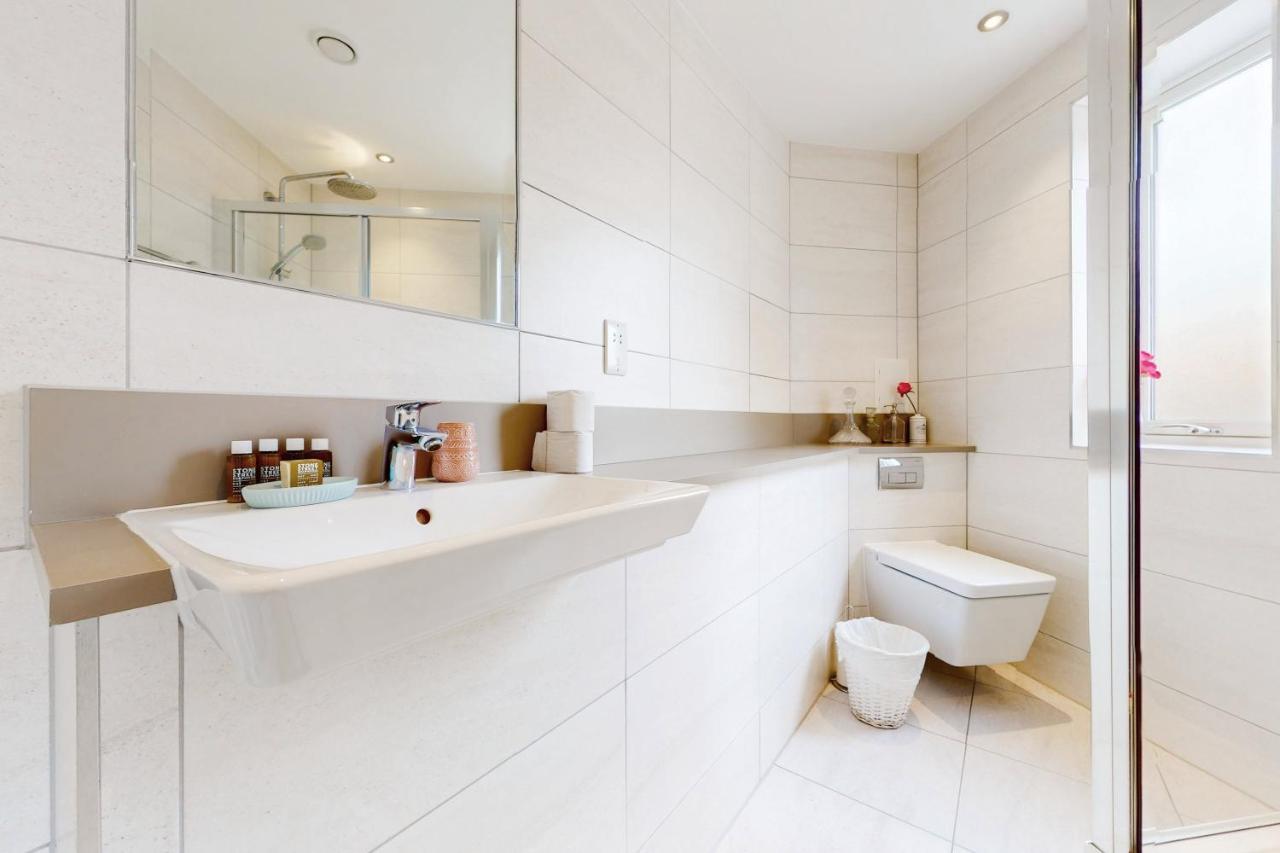 Modern And Spacious 4 Bed House In The Centre London