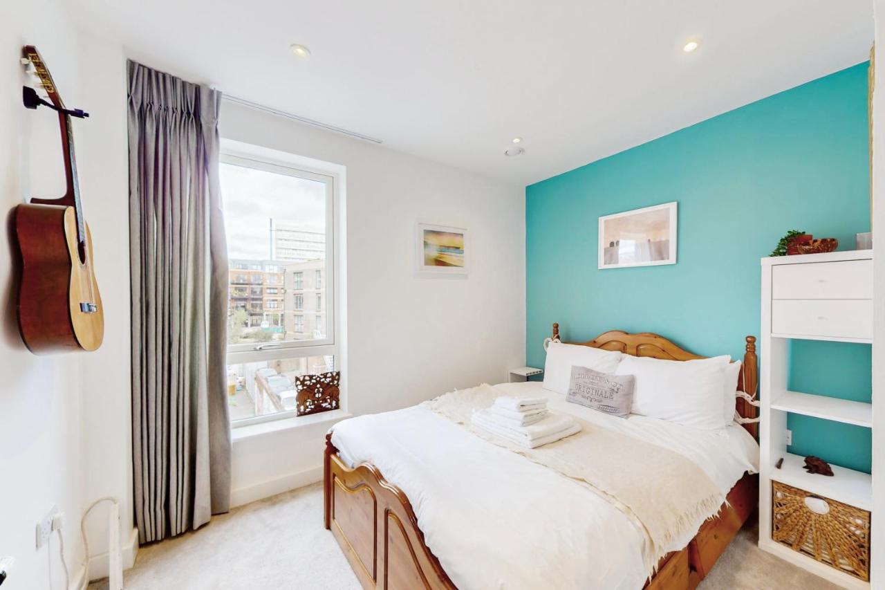 Modern And Spacious 4 Bed House In The Centre *