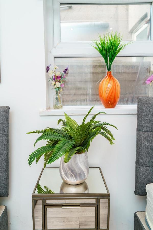 Apartment Modern 2 Bed Close To Westfield Stratford Mall With Garden