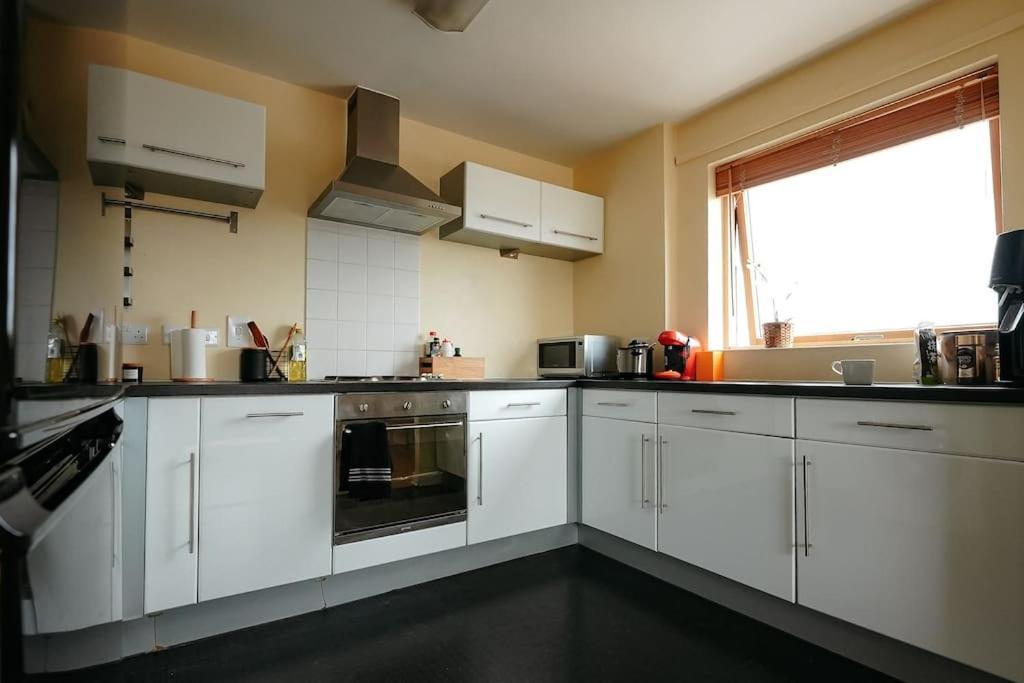 Luxurious Floor 2 Bedroom By Westfield And Abba! *