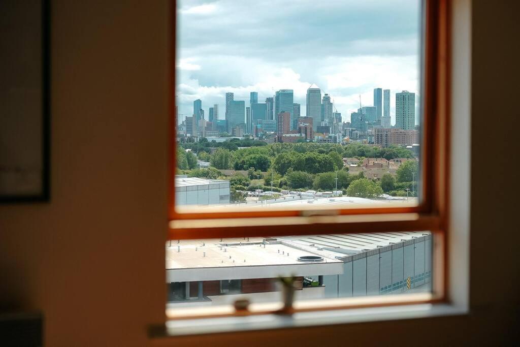 Luxurious Floor 2 Bedroom By Westfield And Abba! Apartment London