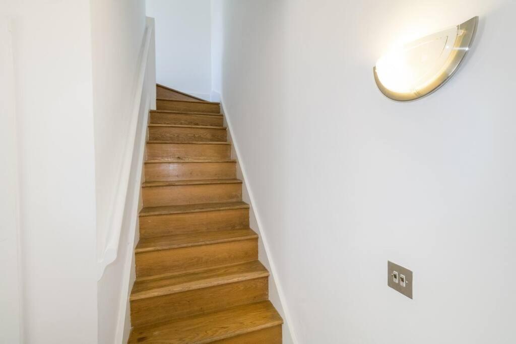 2 Bed Private Townhouse Mews, King's Cross Apartment London