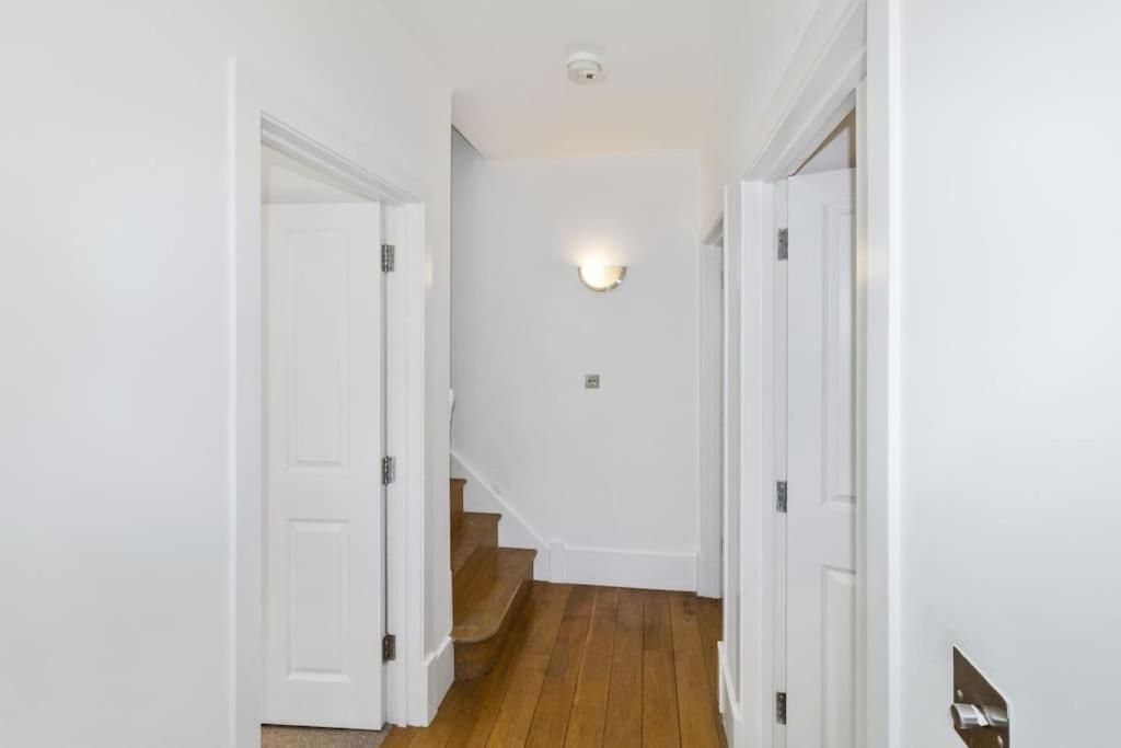Apartment 2 Bed Private Townhouse Mews, King's Cross *