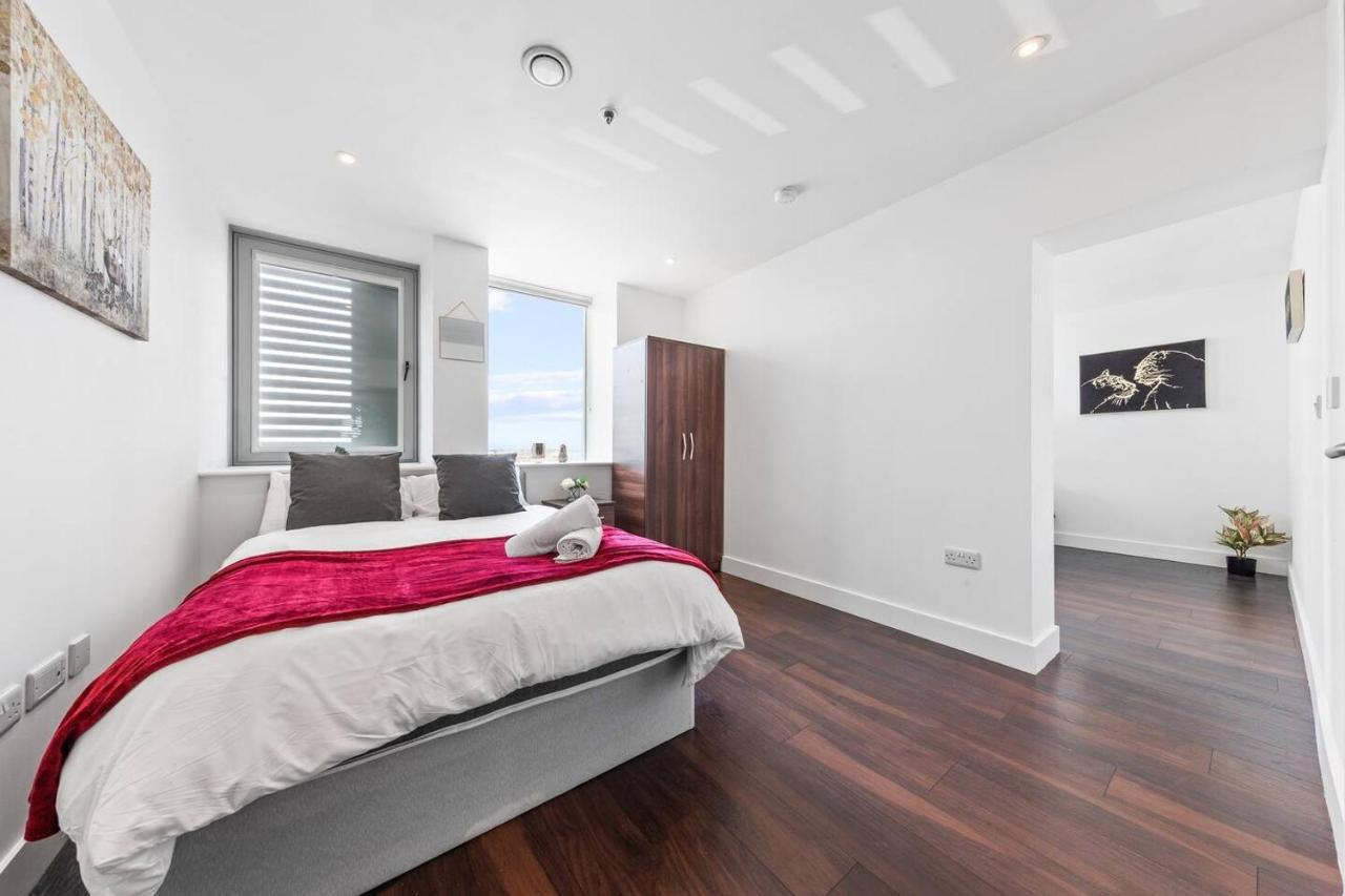 2 Bedroom Flat In Bp65 Apartment *