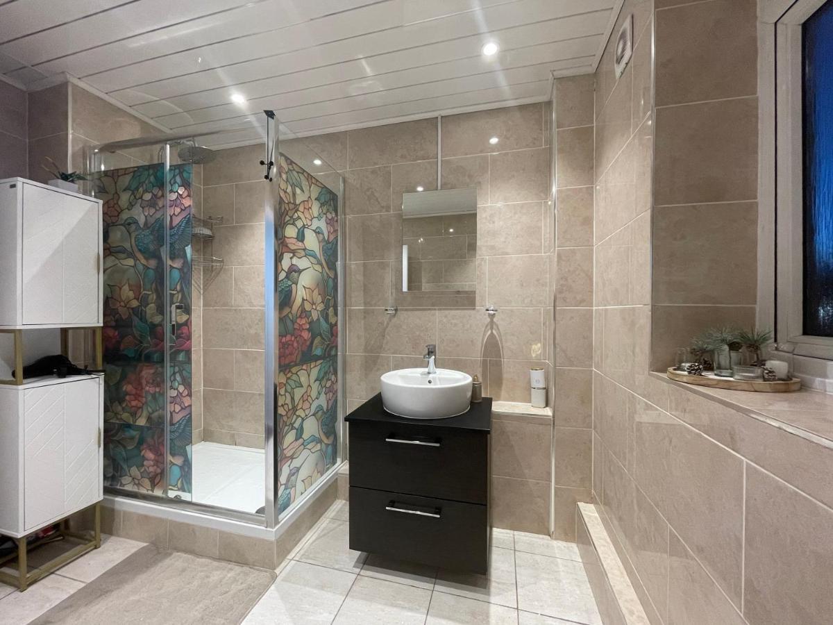 With Shared Kitchen Londen