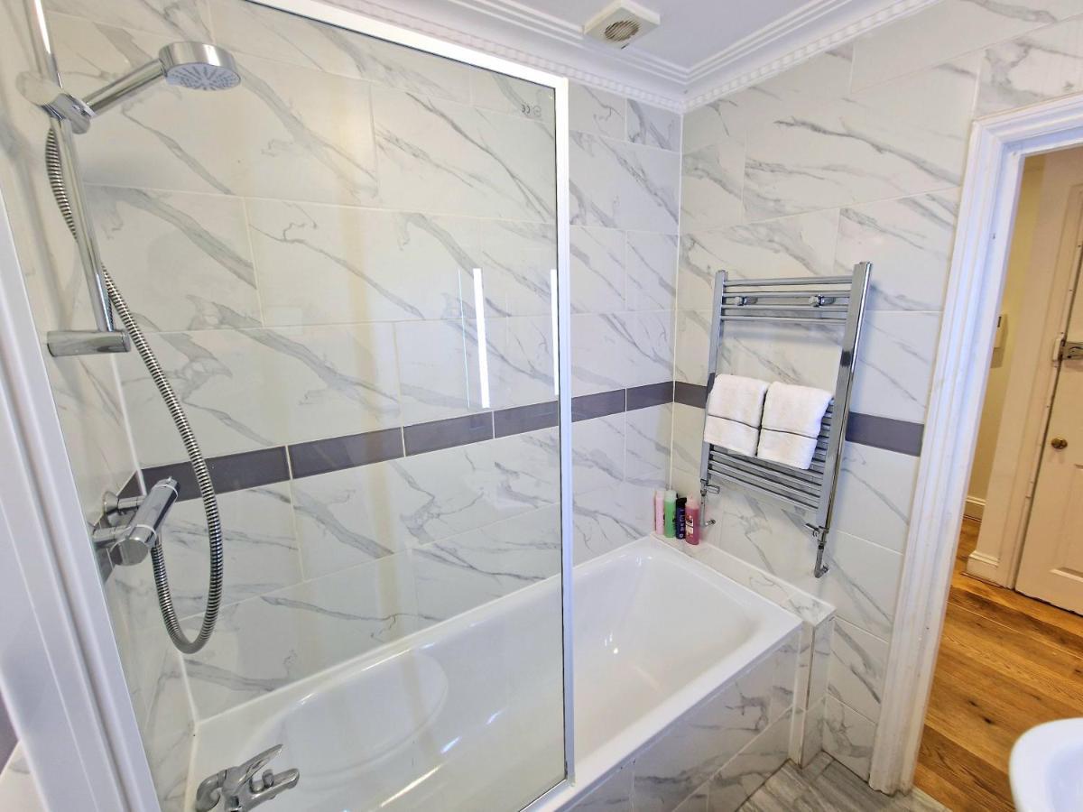Cosy In Kensington - Great Location! 3 Minutes Walk To Earl's Court Station Appartement