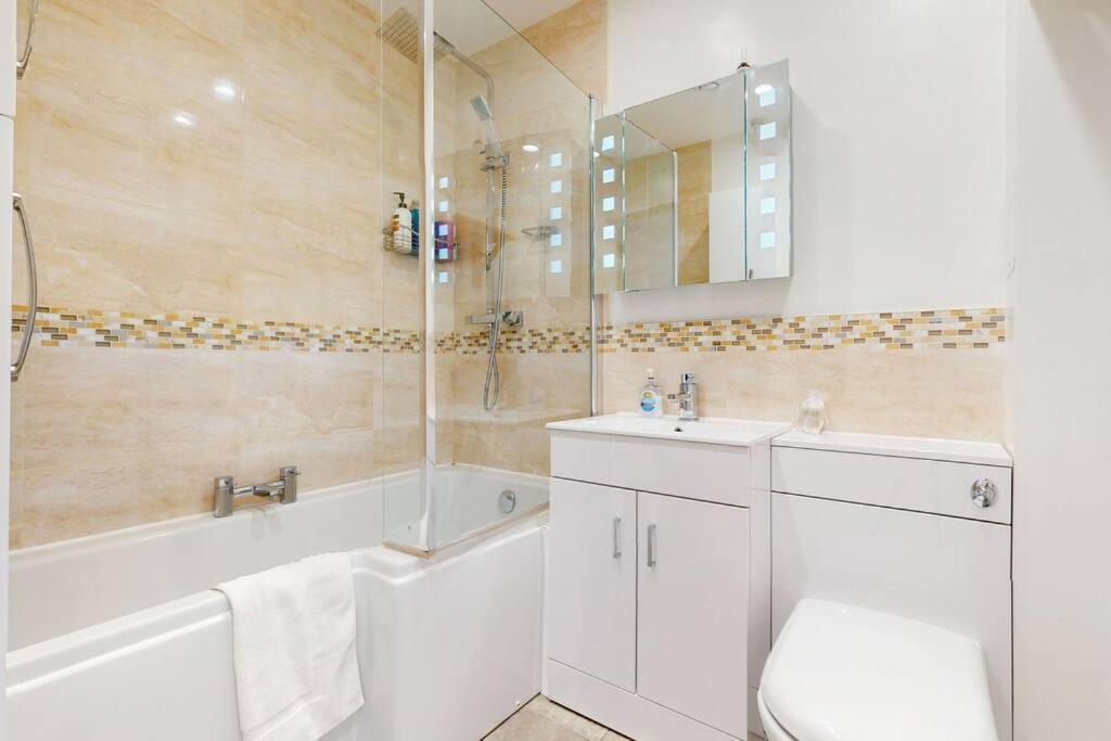 Stunning 1bed Flat With Balcony - 5 Mins To Station Apartamento *