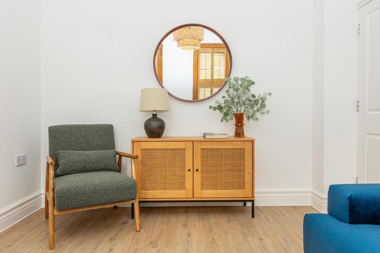Spacious 4br 3-storey Townhouse In Lively Deptford * London