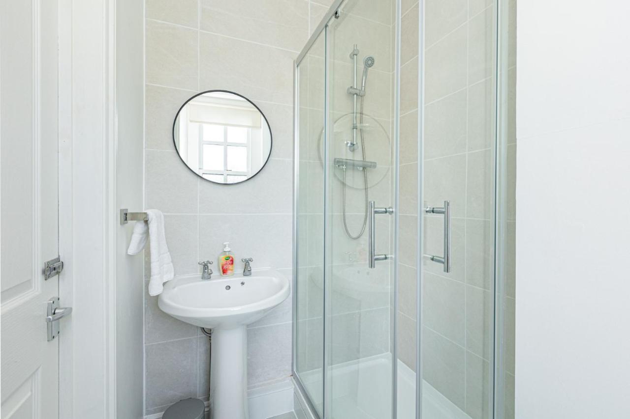 Spacious 4br 3-storey Townhouse In Lively Deptford *