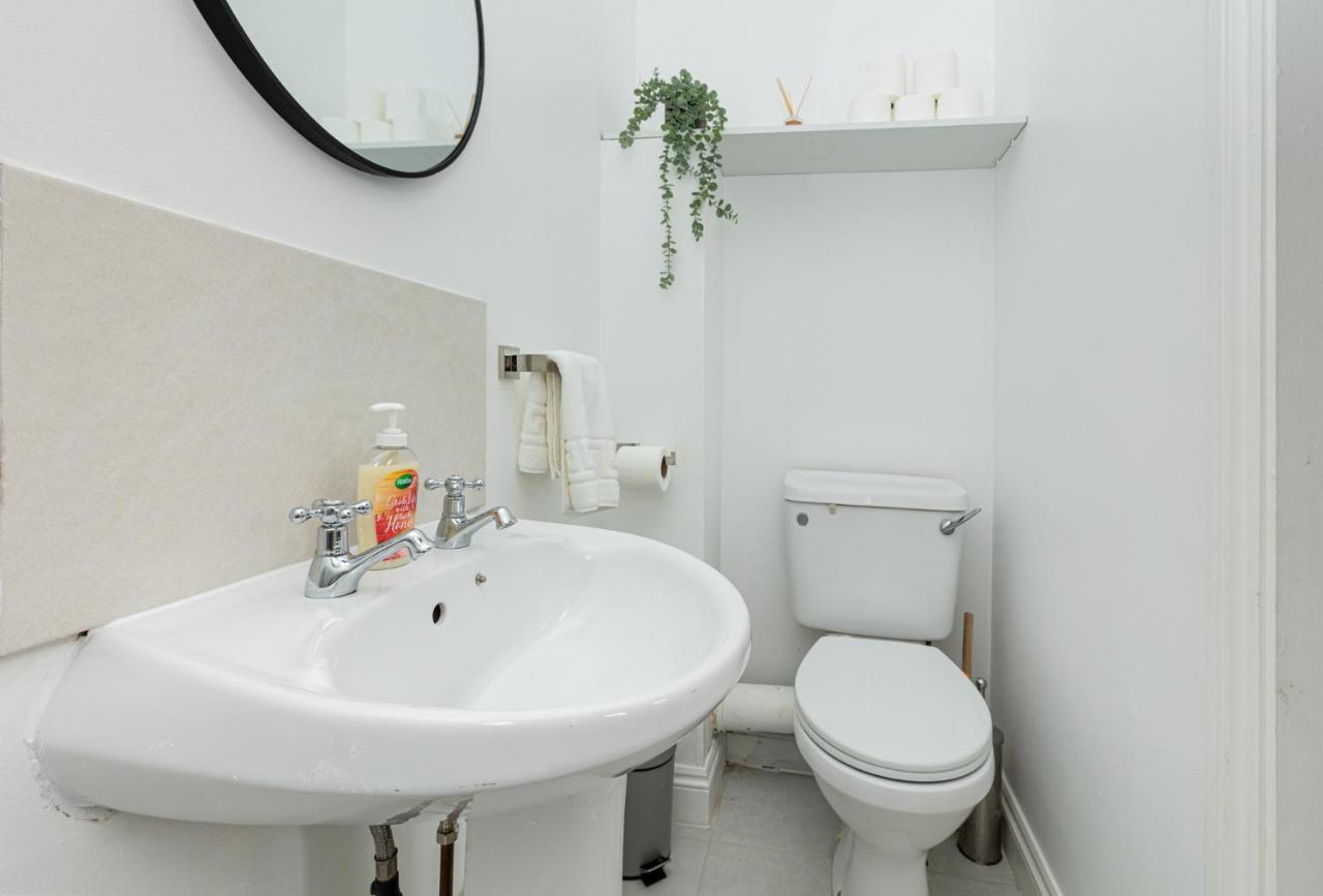 Spacious 4br 3-storey Townhouse In Lively Deptford Holiday home London