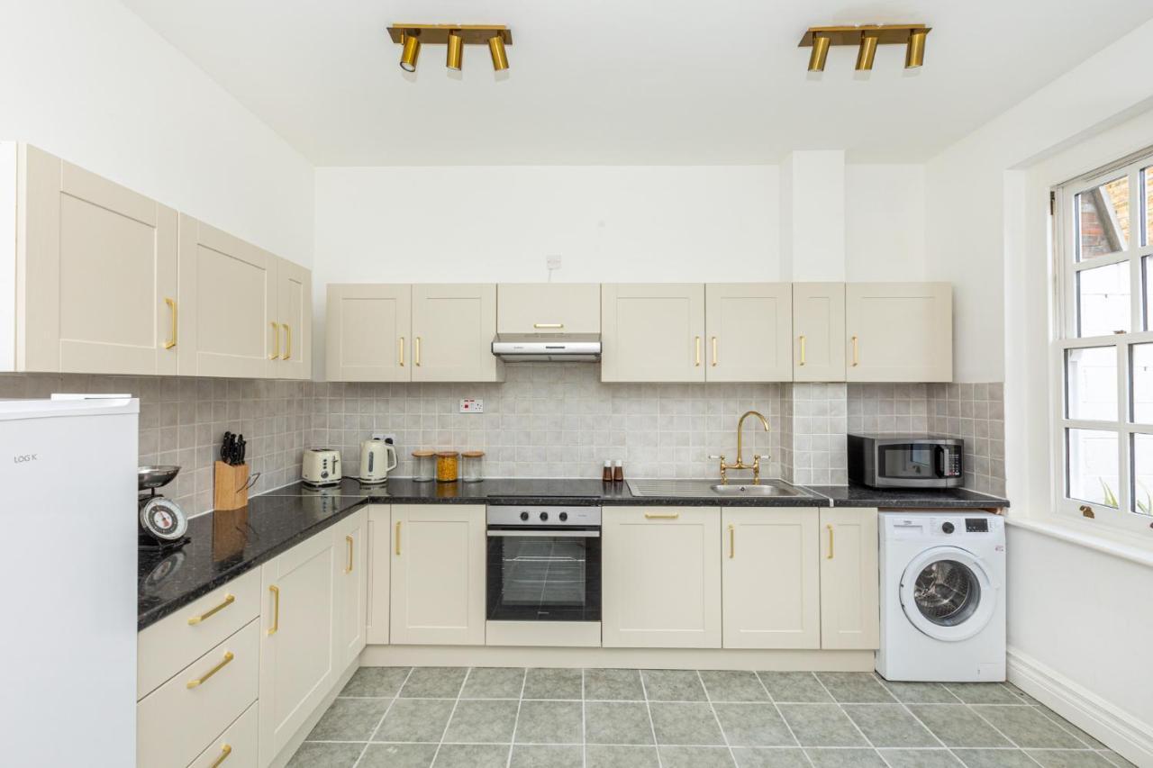 Holiday home Spacious 4br 3-storey Townhouse In Lively Deptford London