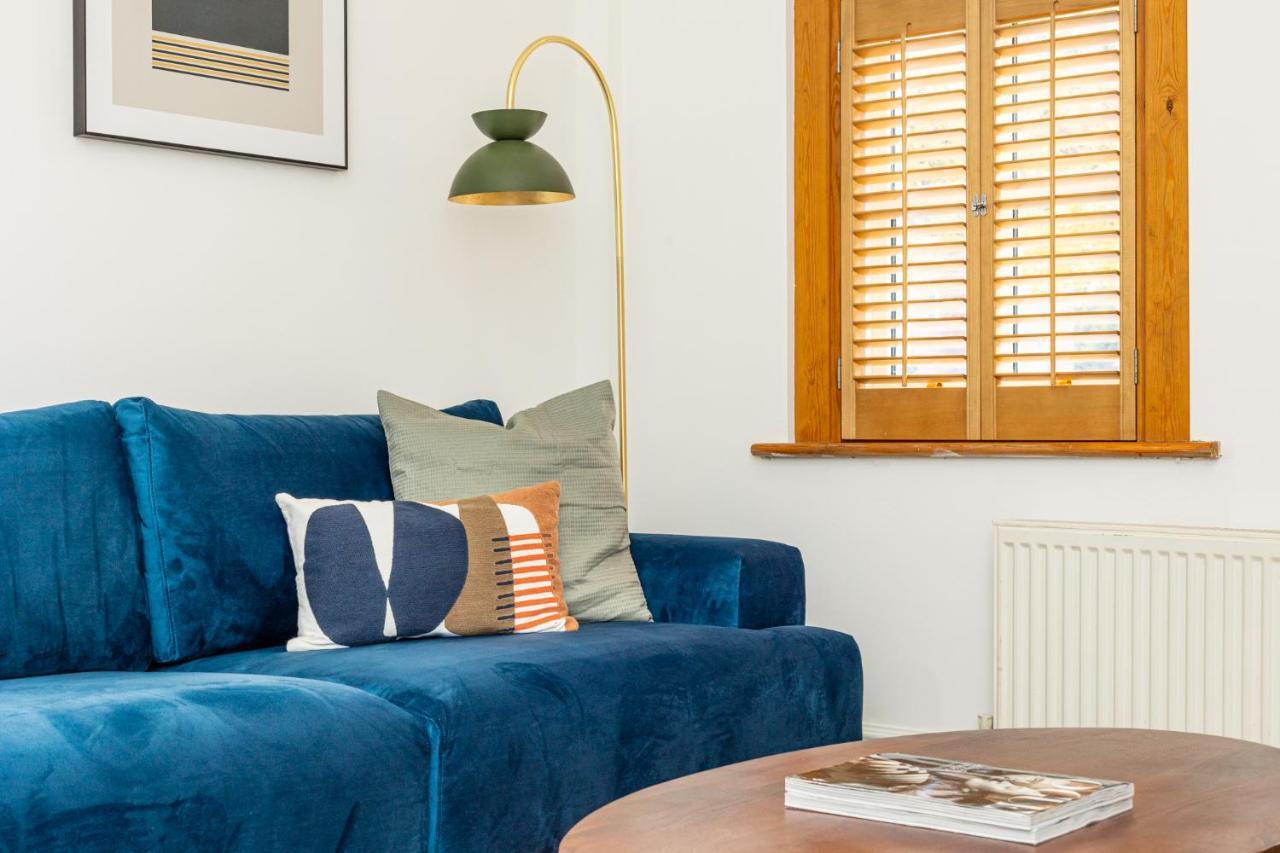 Spacious 4br 3-storey Townhouse In Lively Deptford London