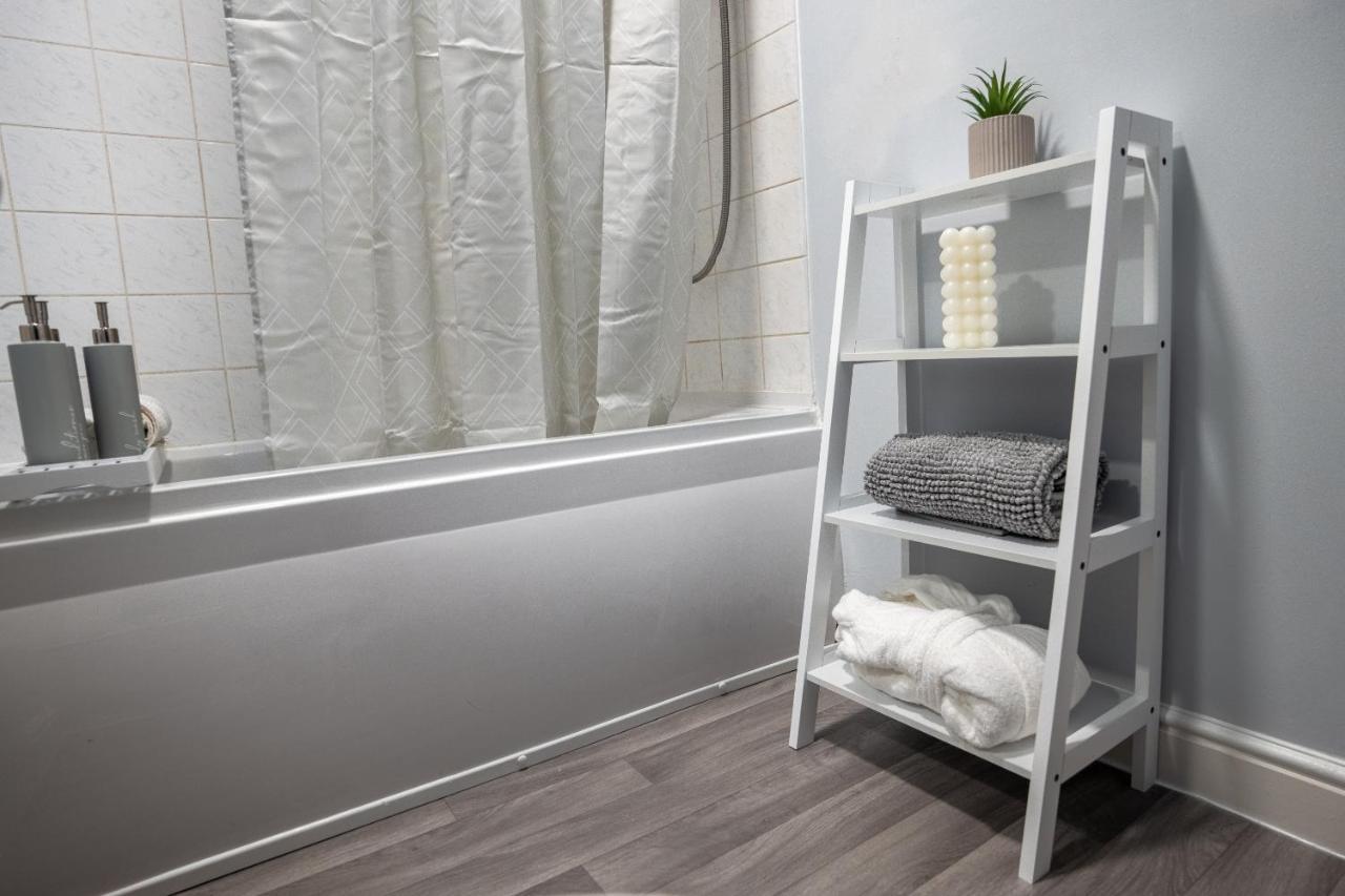 Century House Apartment *