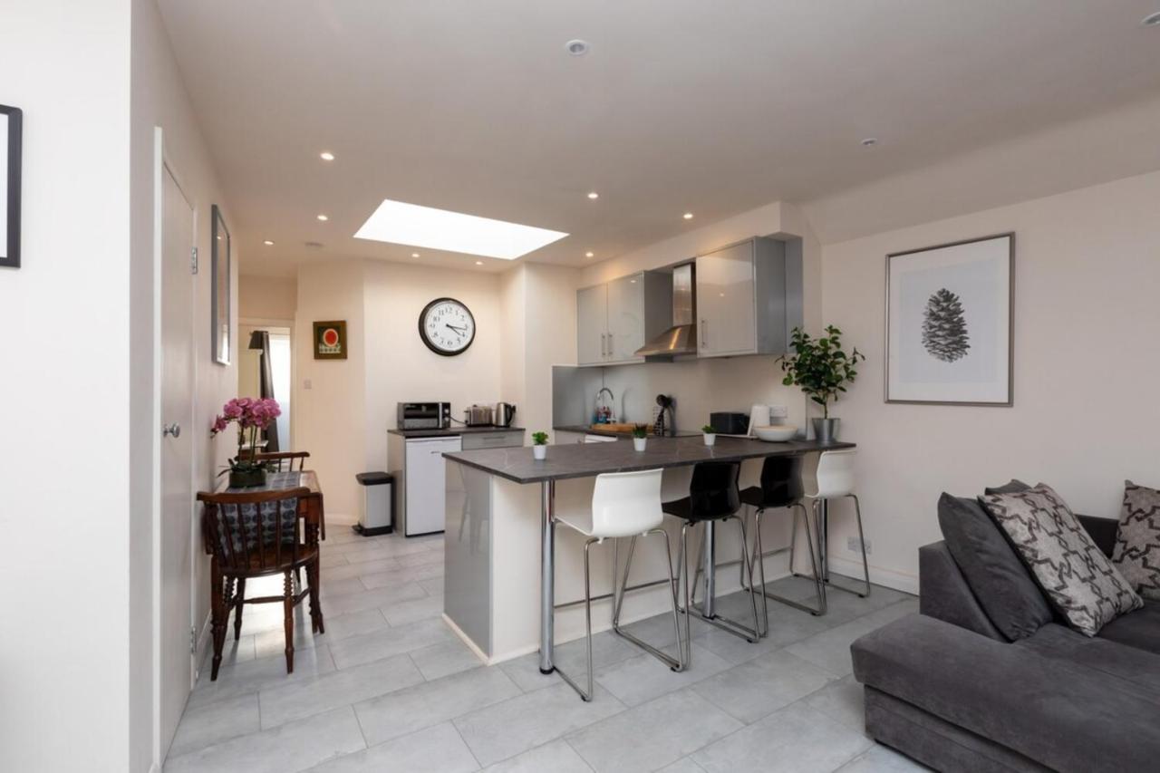 Ferienhaus Bright & Contemporary 1bedroom Annexe - Herne Hill! *