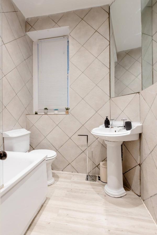Spacious Apt In Central * Londen