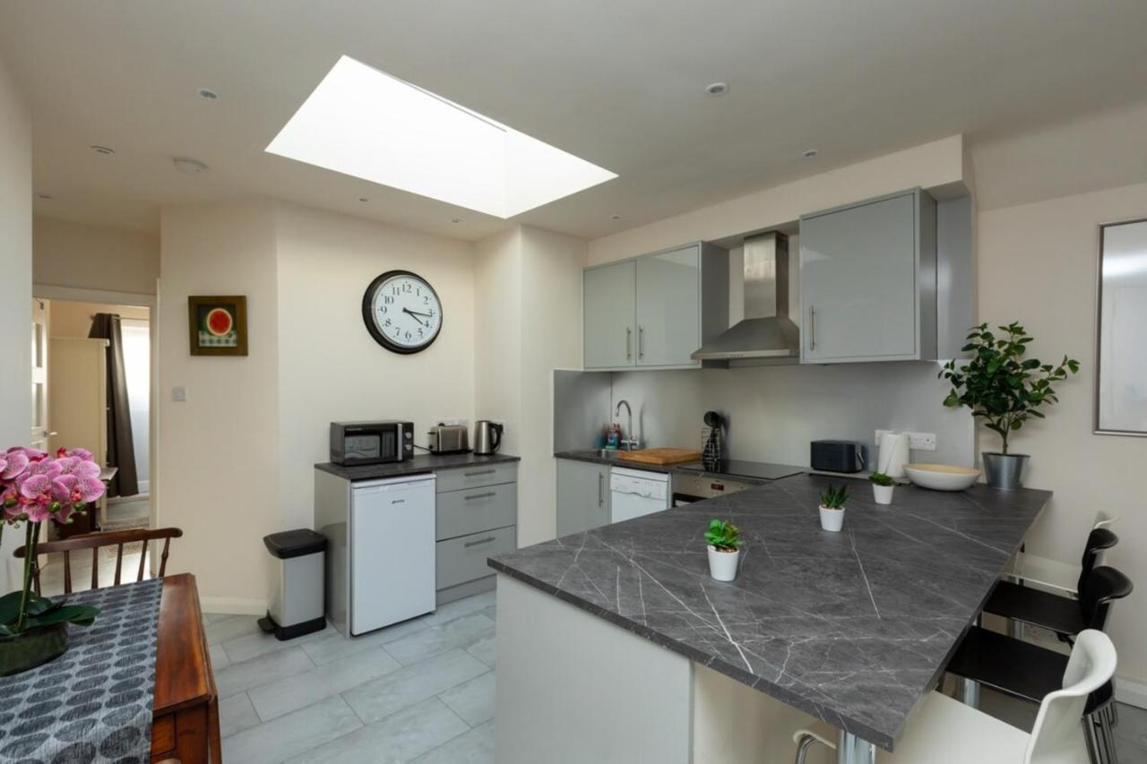 Ferienhaus Bright & Contemporary 1bedroom Annexe - Herne Hill! London