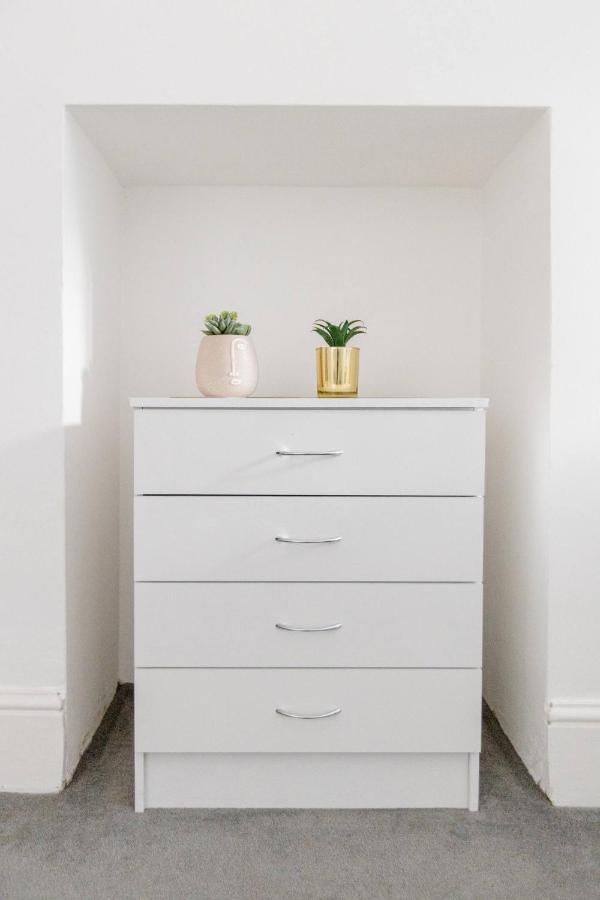 Spacious Apt In Central