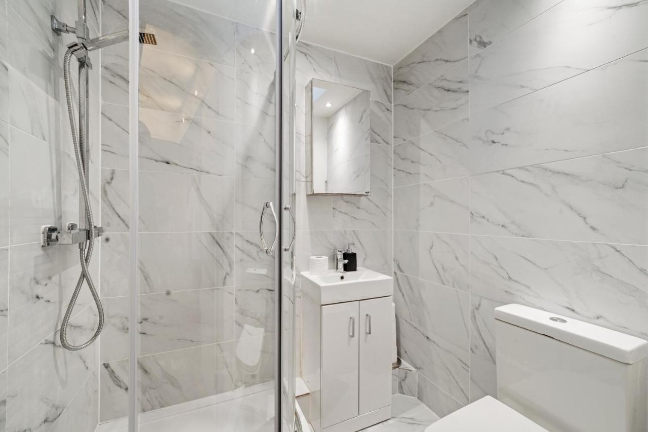 Stunning Flat In Fulham - Great Views!- Sleeps 6 Apartment London