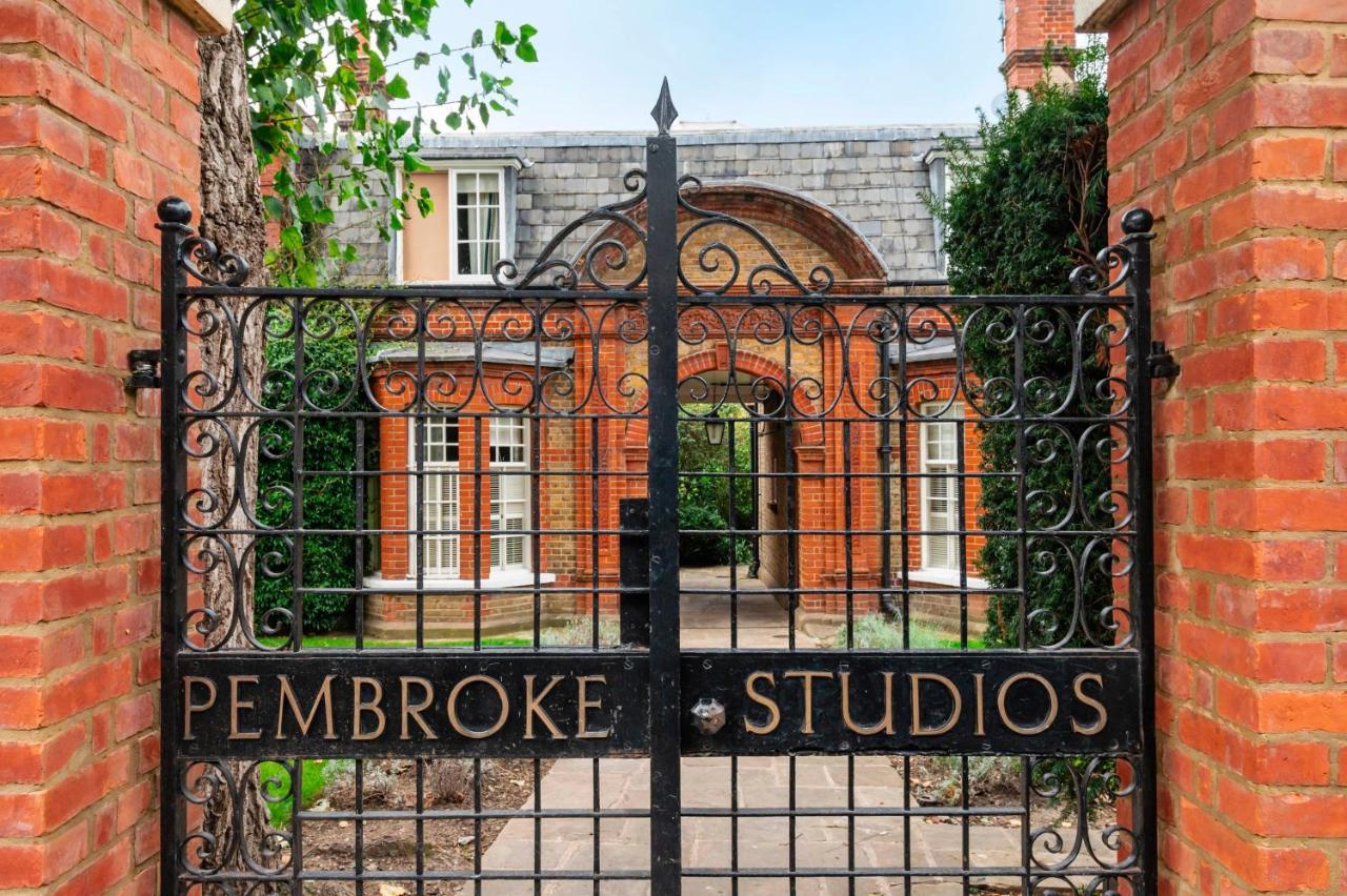 The Kensington Gatehouse Apartment