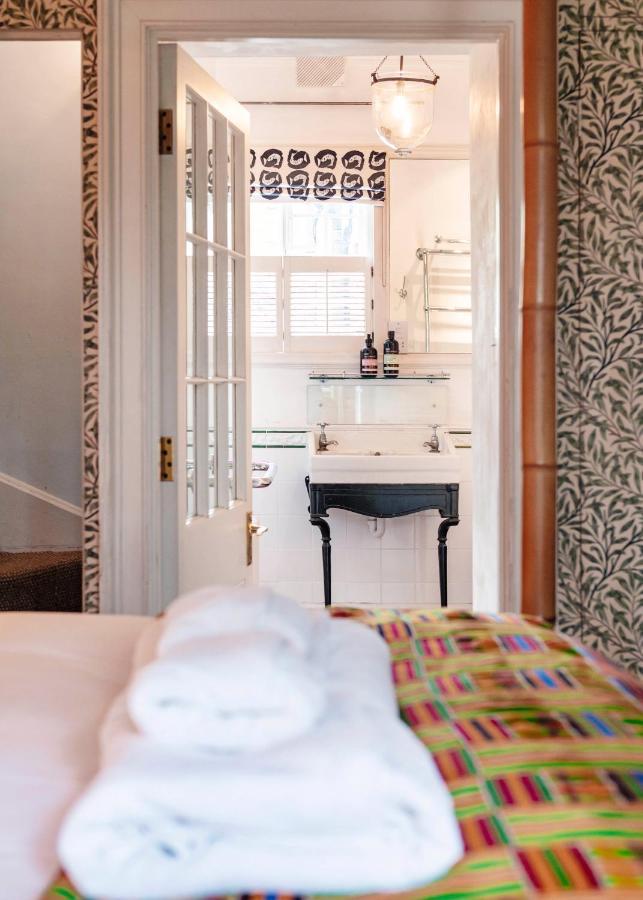 The Kensington Gatehouse Apartment