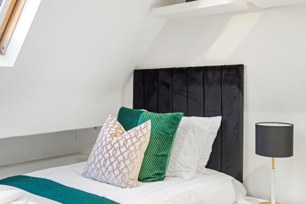 Stunning Flat In Fulham - Great Views!- Sleeps 6 Apartment