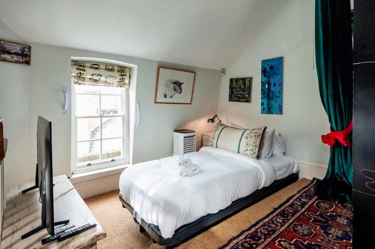 The Kensington Gatehouse Apartment London