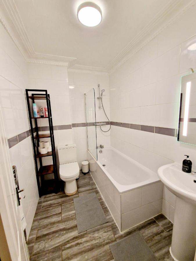 Lovely Ground Floor With High Ceiling And A Private Garden By Earl's Court Station Apartamento *