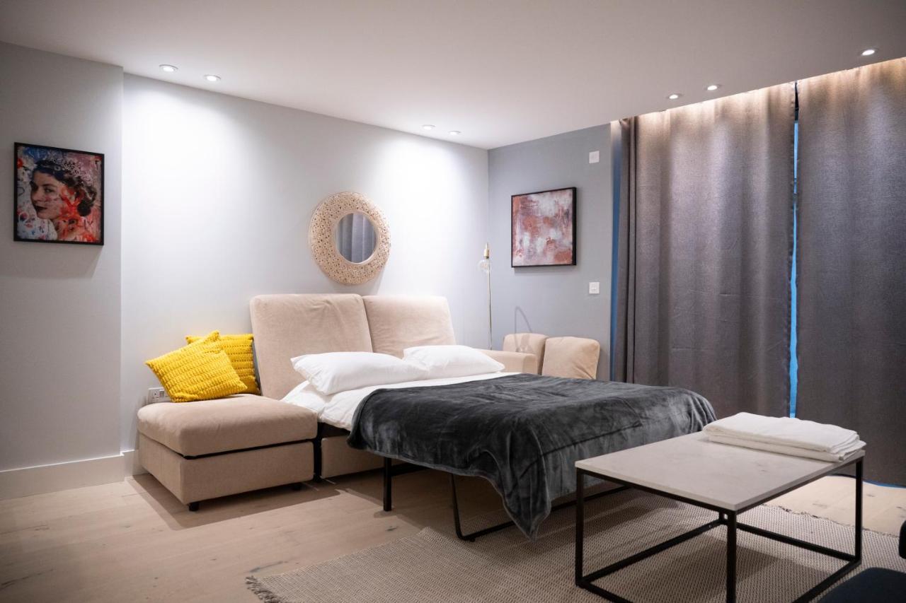 Stylish 1br - Bright & Large Living Area W/ Patio * London