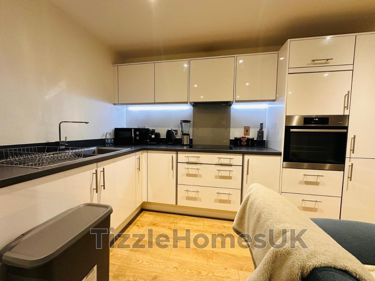 Tizzlehomesuk Apartment