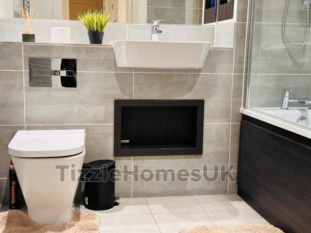 Apartment Tizzlehomesuk London