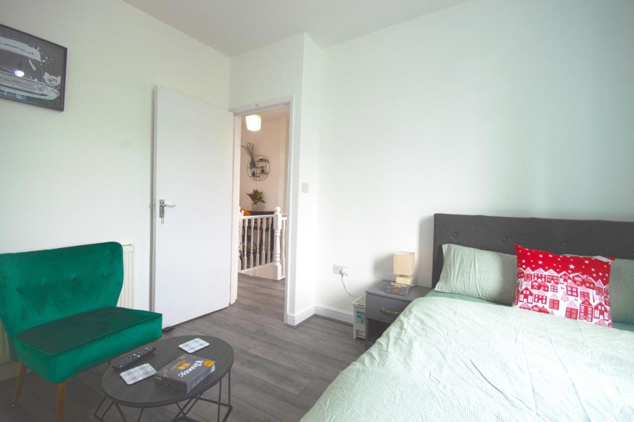 Cosy Family W/wi-fi, Parking, Self Check-in Apartment London