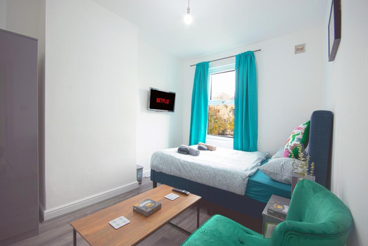 Cosy Family W/wi-fi, Parking, Self Check-in Apartment London