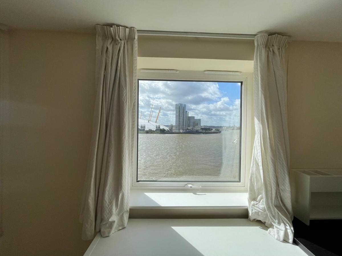 Privatunterkunft Very Large Ensuite With Wonderful View Over The River Thames In A Peaceful & Calm Residential Building - Shared Flat With 1 Host