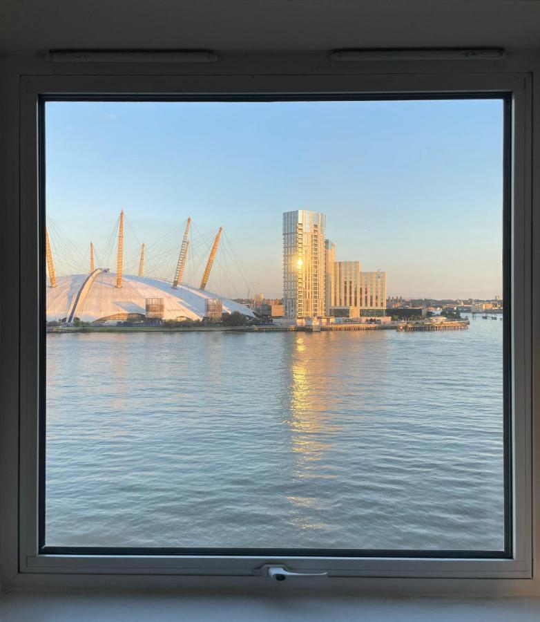 Privatunterkunft Very Large Ensuite With Wonderful View Over The River Thames In A Peaceful & Calm Residential Building - Shared Flat With 1 Host *